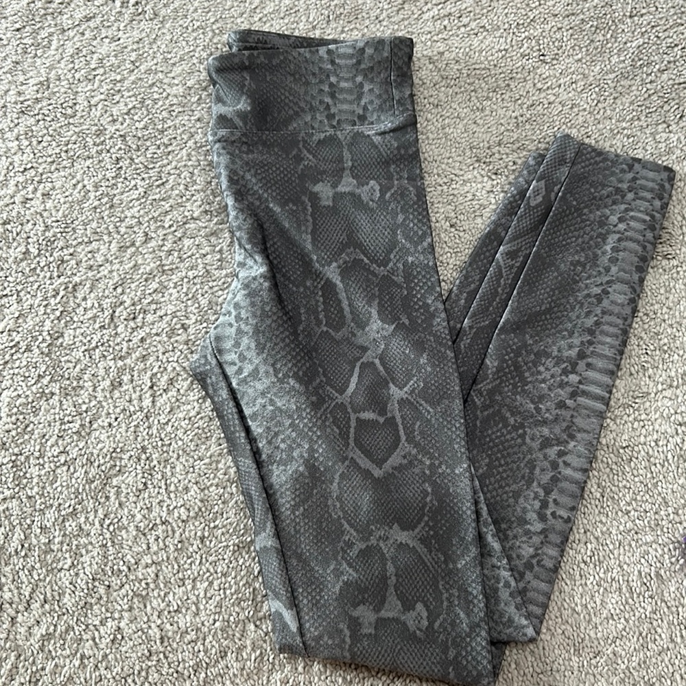 Koral grey snakeskin xs leggings